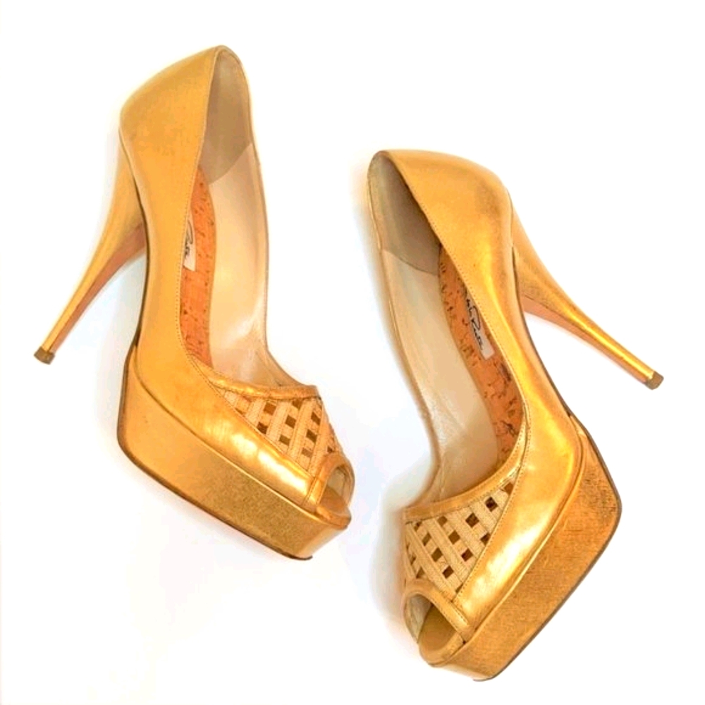 Oscar De La Renta Gold Peep Toe Cork Pumps